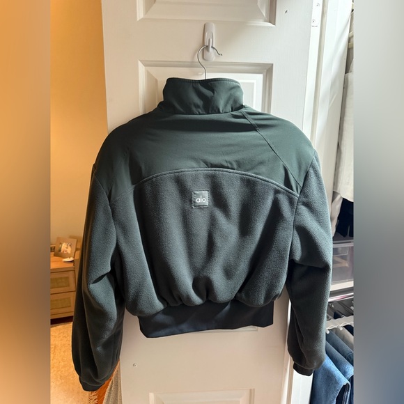 Alo Yoga Polar Fleece Cropped Wintry Mix Jacket (Charcoal Green) - Picture 6 of 7